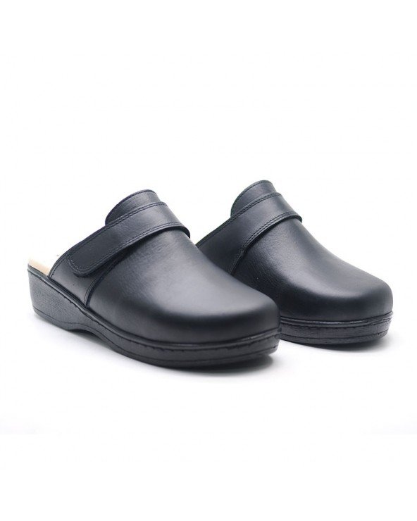 SABOTS EN CUIR – NOIR